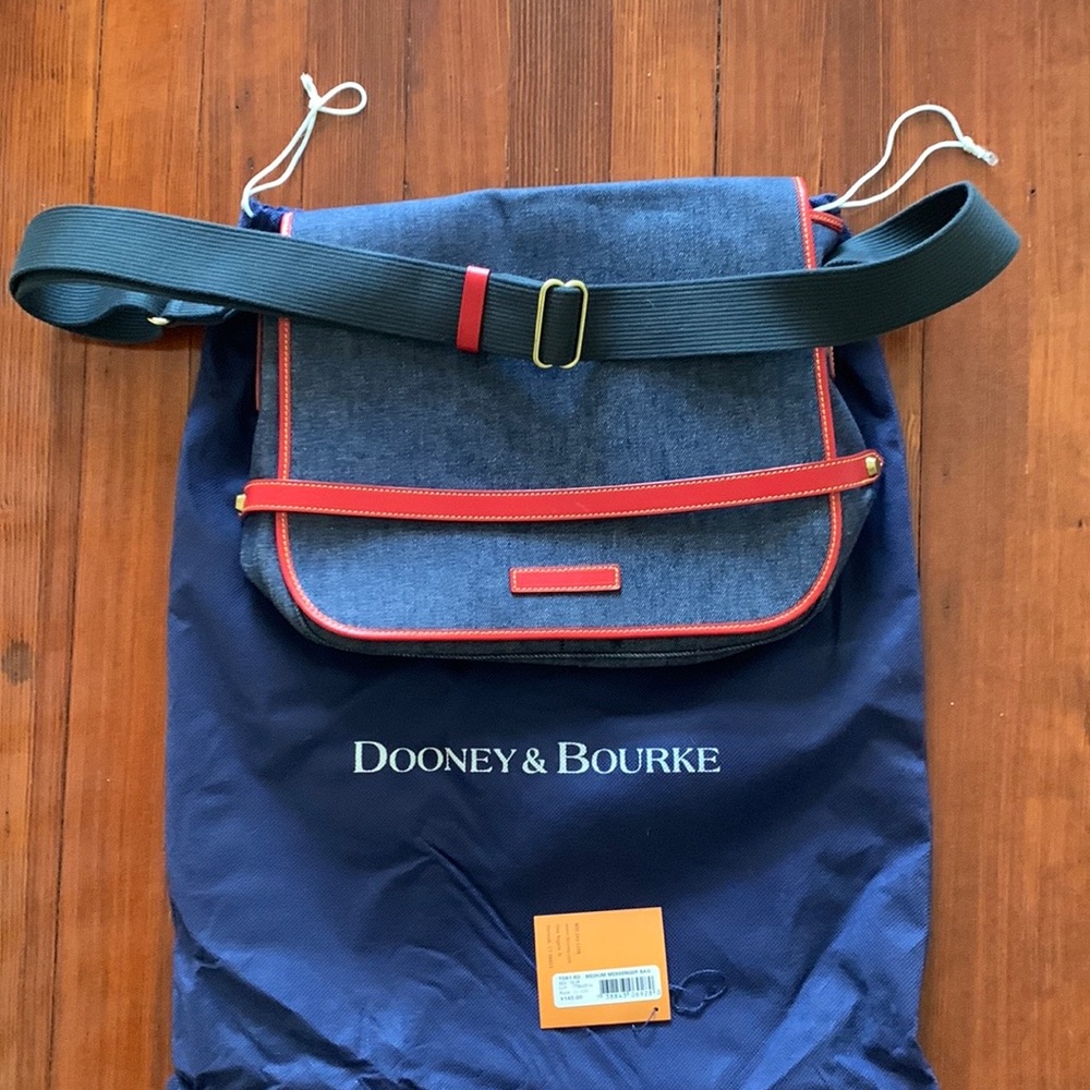 Dooney & Bourke Messenger Bag